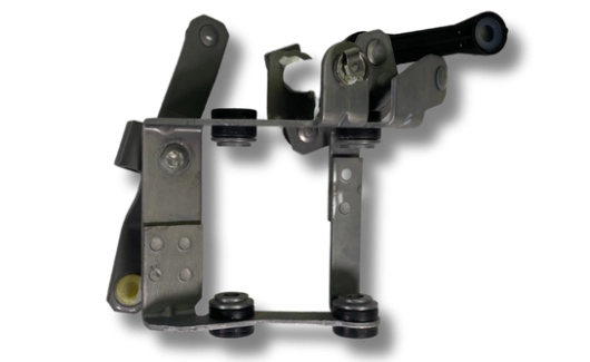 Кронштейн тяги важеля КПП (1J0711729F) 2